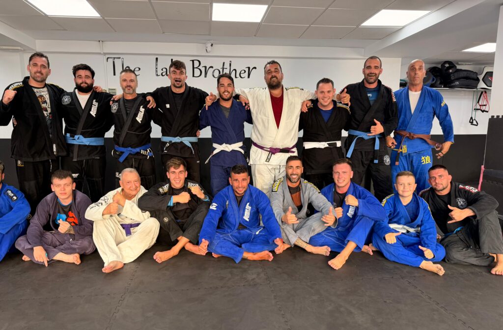 foto de entrenamiento de the lab brother y ortotatami,es